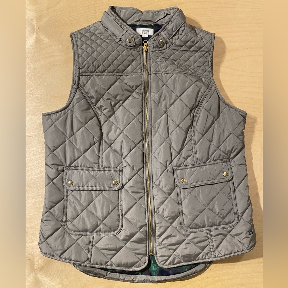 Crown & Ivy Gray Quilted Vest with Gold Details XL (QL)